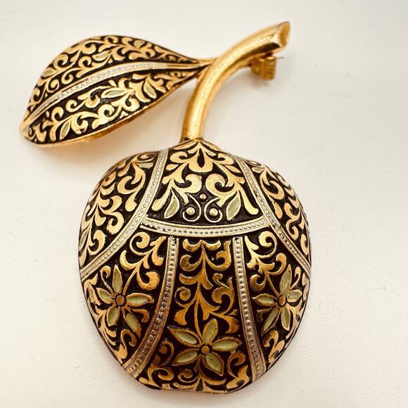 Vintage Brass Apple with Design Light Green Enamel Wash Brooch - Picture 7 of 8